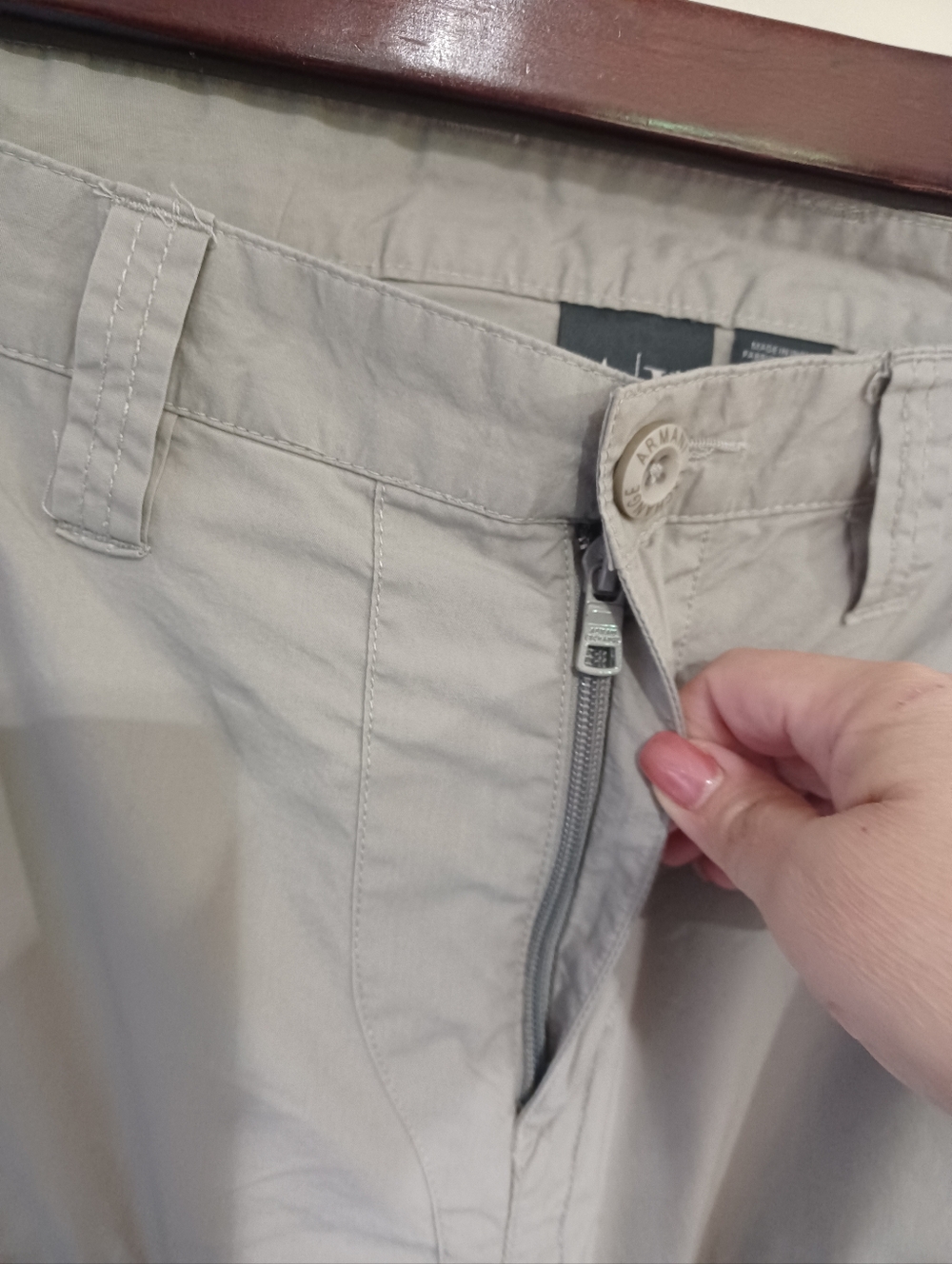 Armani Exchange Men’s Light Khaki Cargo Pants with Utility Pockets - Picture 7 of 11
